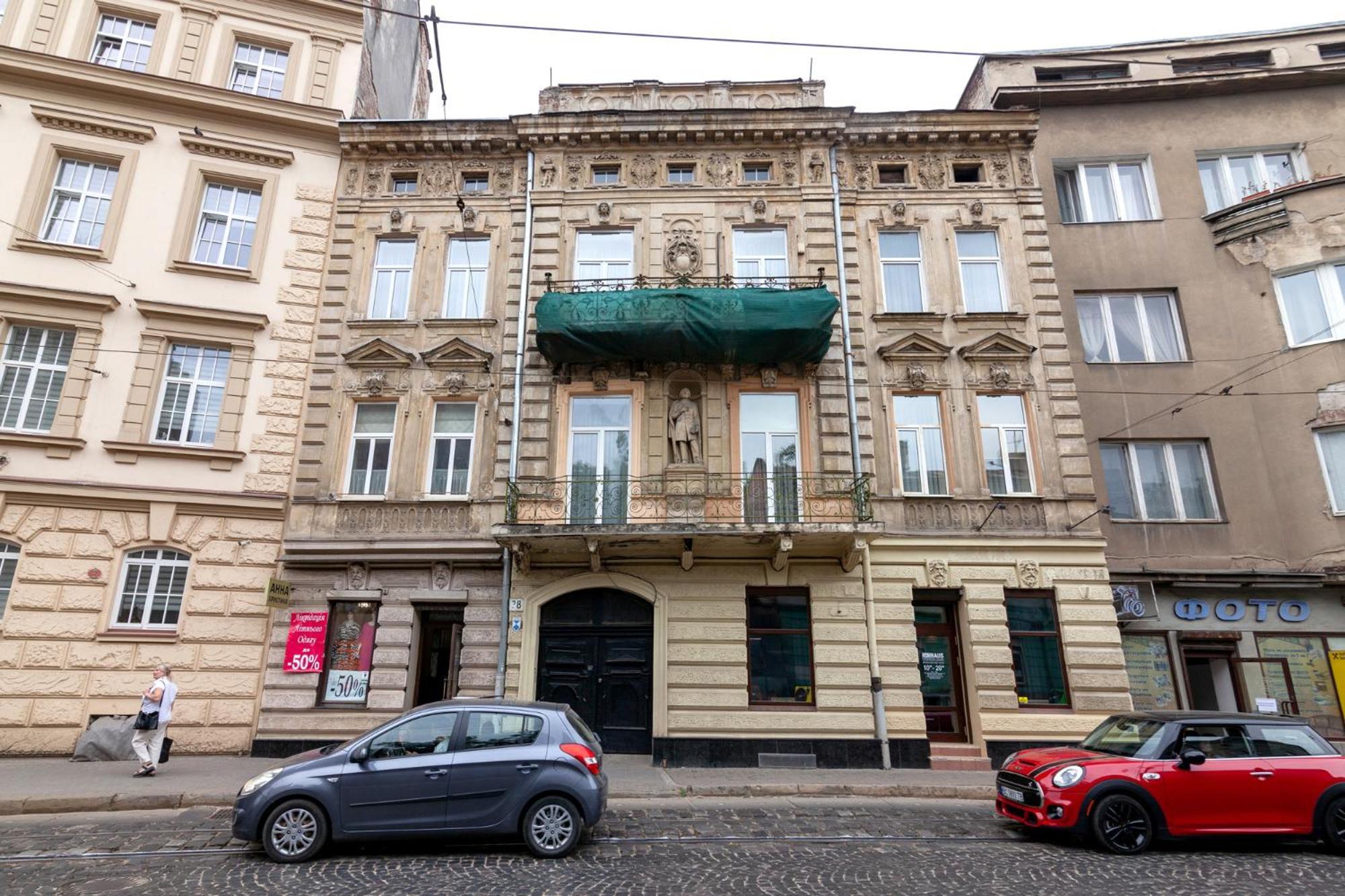 Royal Apartment On Franka 28 Lviv Bagian luar foto