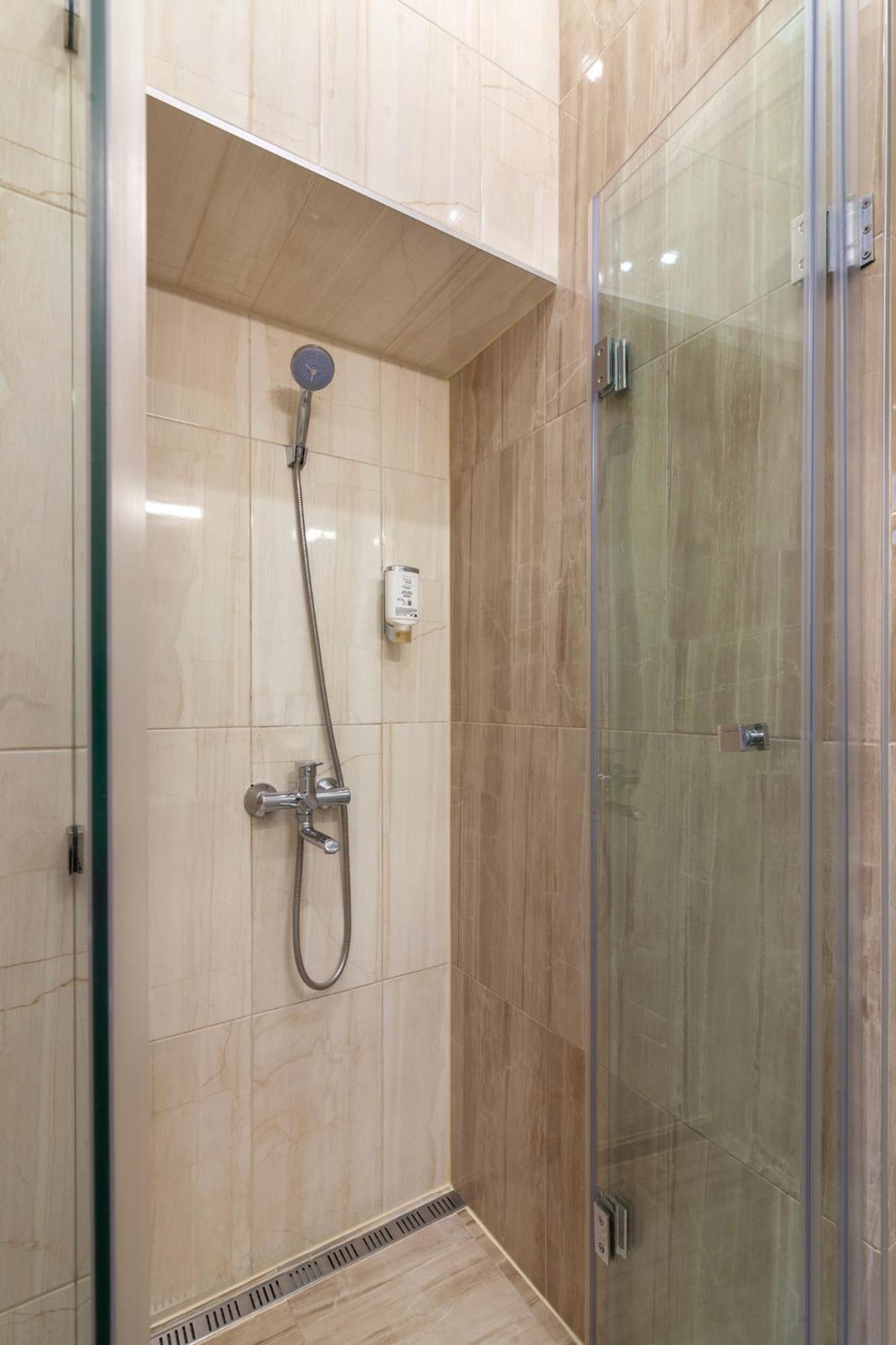 Royal Apartment On Franka 28 Lviv Bagian luar foto