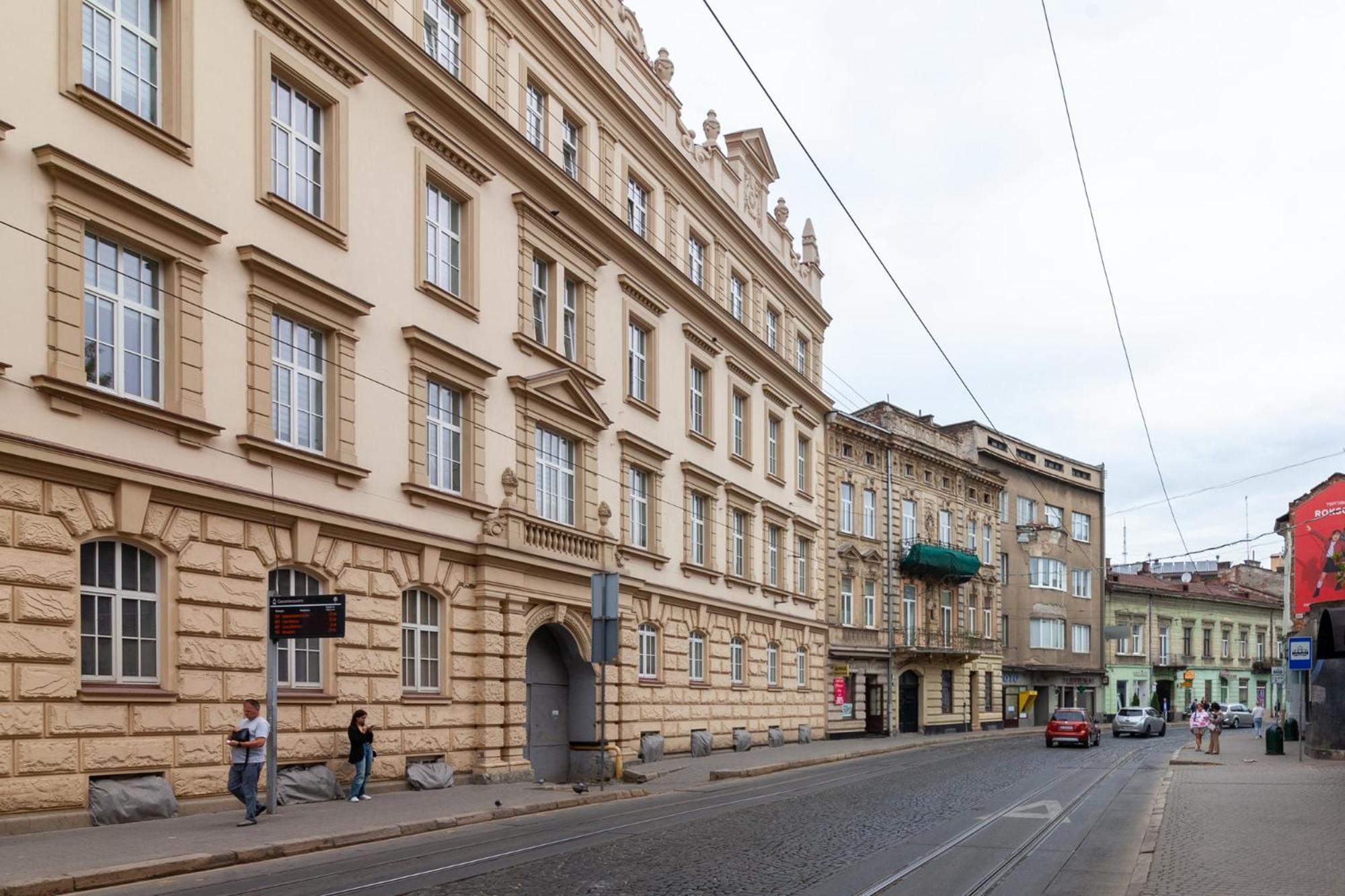 Royal Apartment On Franka 28 Lviv Bagian luar foto