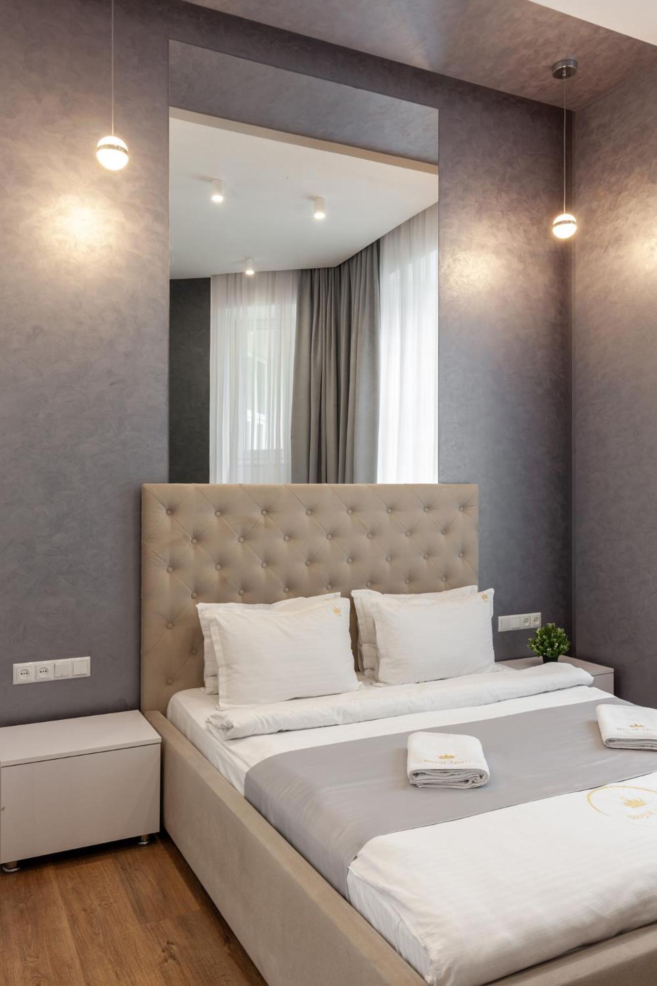 Royal Apartment On Franka 28 Lviv Bagian luar foto