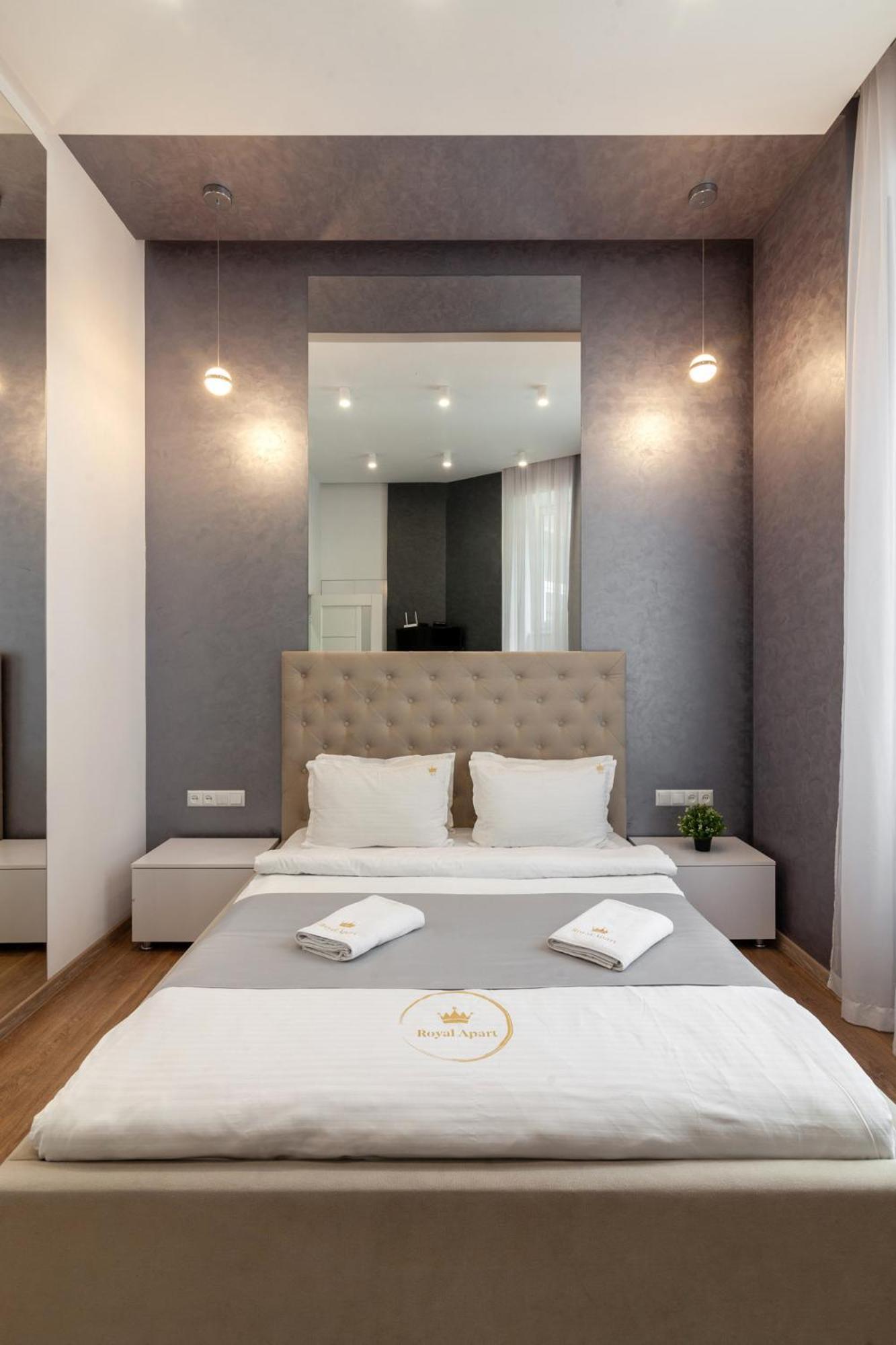 Royal Apartment On Franka 28 Lviv Bagian luar foto